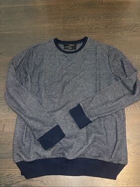 Men's Textured Navy Crewneck Sweater with Contrast Trim